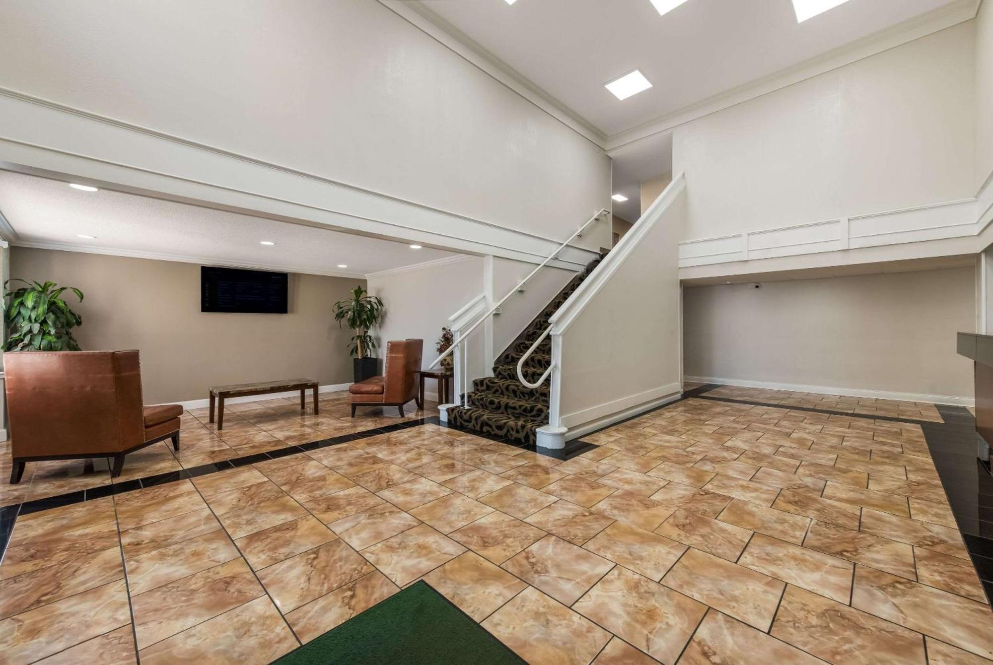 فندق كواليتي إن مطار سانت لويس Woodson Terrace المظهر الخارجي الصورة